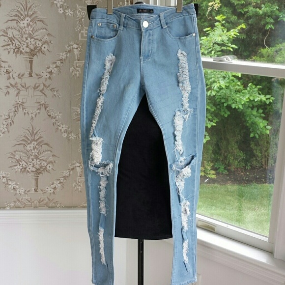 Chic a Booti Distressed Jeans Size 6 - Picture 1 of 6
